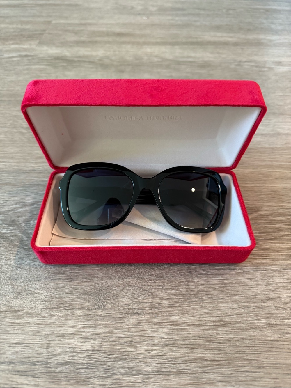 New Carolina Herrera Sunglasses HER 0373/S
807 BLACK. Authentic